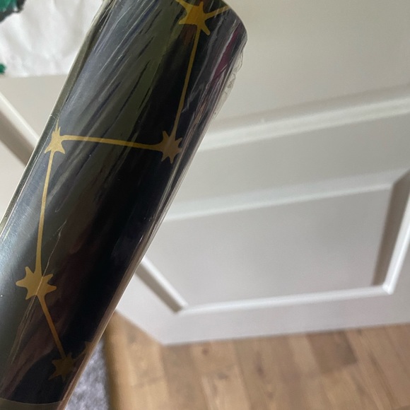 Stick and peel wallpaper - Picture 2 of 4